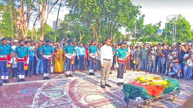 পঙ্কজ ভট্টাচার্যকে গার্ড অব অনার - দৈনিকশিক্ষা