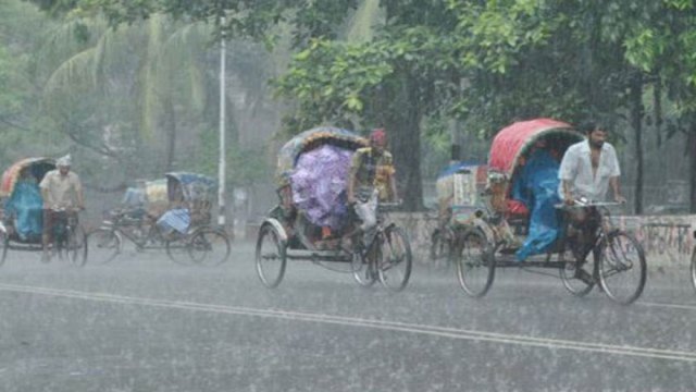 টানা বৃষ্টিতে রাজধানীতে ভোগান্তি, শনিবার পর্যন্ত বৃষ্টির পূর্বাভাস