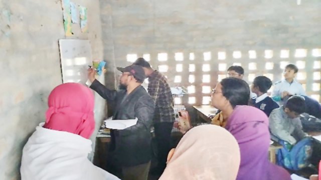 দিনাজপুরে সরকারি স্কুল শিক্ষকদের বেপরোয়া কোচিং বাণিজ্য - দৈনিকশিক্ষা