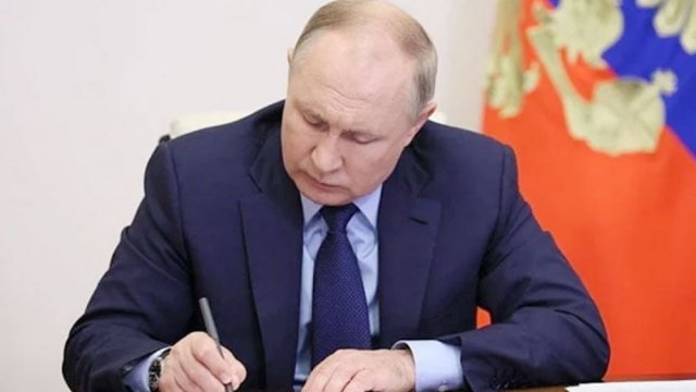 Putin signs decree to allow confiscation of US property - Dainikshiksha