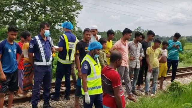 Five crushed under wheels of train in Narsingdi - Dainikshiksha