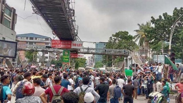 Students block Science Laboratory crossing demanding quota reform