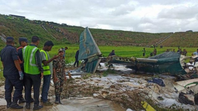 A plane slips off the runway and crashes in Nepal, killing 18 passengers and injuring the pilot - Dainikshiksha