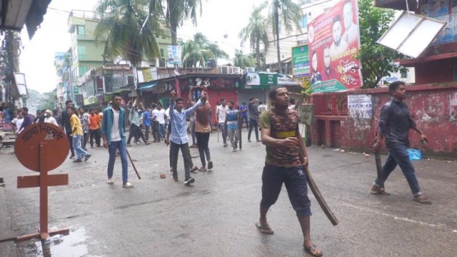 ঝালকাঠিতে আন্দোলনকারীদের সঙ্গে আ.লীগের সংঘর্ষ, আহত ২৫