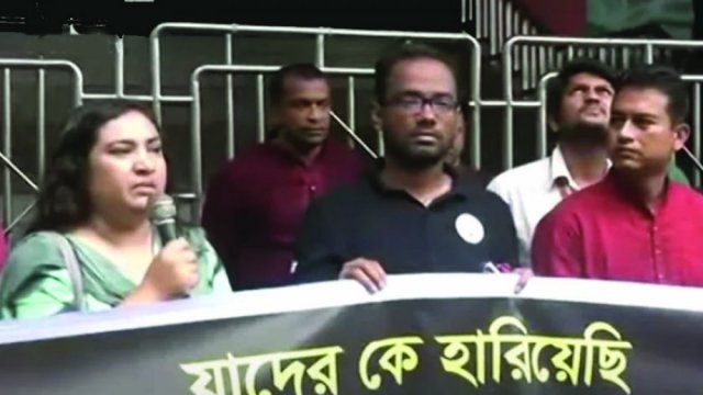 কারওয়ানবাজারে আহত সাংবাদিকদের মানববন্ধন