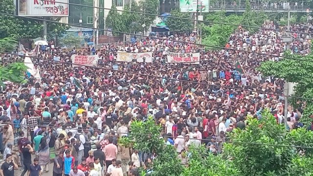 শাহবাগে হাজারো শিক্ষার্থীর উল্লাস - দৈনিকশিক্ষা