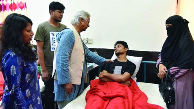 Dr Yunus visits injured victims of student movement at RpMCH - Dainikshiksha