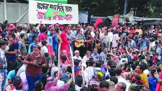 শিক্ষার্থী জনতার মিছিলে আনু মুহাম্মদ-আসিফ নজরুল - দৈনিকশিক্ষা