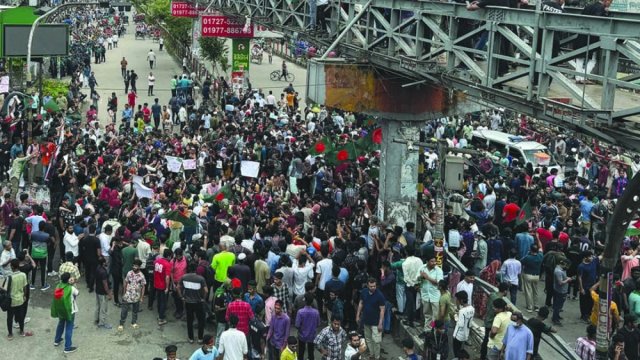 সায়েন্সল্যাবে শিক্ষার্থীদের অবস্থান