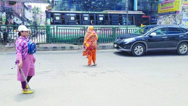 ট্রাফিককে সাহায্য করতে পারবেন শুধু বিশ্ববিদ্যালয়ের শিক্ষার্থীরাই - দৈনিকশিক্ষা