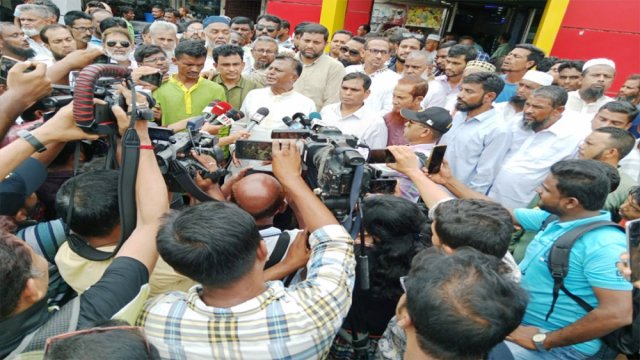 আহত শিক্ষার্থীদের ভাড়া নেবে না বরিশালের বাস মালিকরা - দৈনিকশিক্ষা