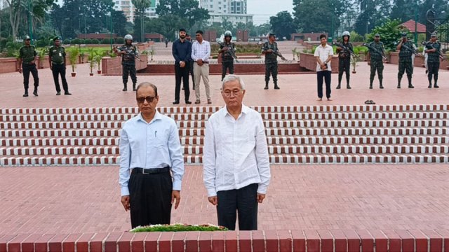 স্মৃতিসৌধে শ্রদ্ধা জানালেন ২ উপদেষ্টা - দৈনিকশিক্ষা