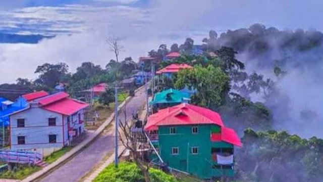 সাজেকে আটকে পড়েছে তিন শতাধিক পর্যটক