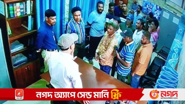 শিক্ষা ভবনের পরিচালককে লাঞ্ছনা, বের করে দিয়ে তালা - দৈনিকশিক্ষা