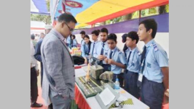 বিজ্ঞান মেলা ও আন্তশ্রেণি বিতর্ক প্রতিযোগিতা - দৈনিকশিক্ষা