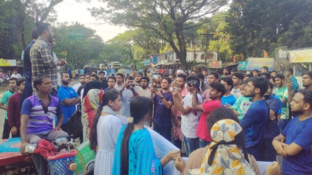 উপাচার্য নিয়োগের দাবিতে ইবি শিক্ষার্থীদের মহাসড়ক অবরোধ