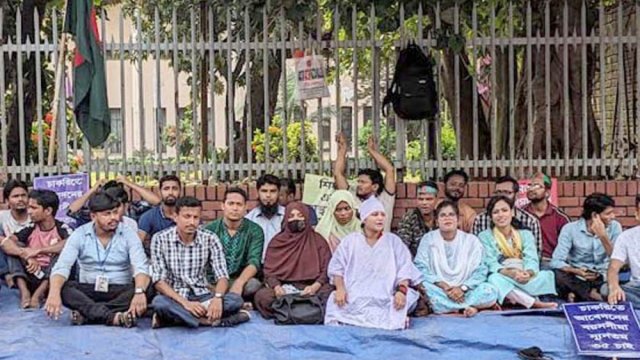 ৩৫ প্রত্যাশীদের প্রতিনিধিদল সচিবালয়ে - দৈনিকশিক্ষা