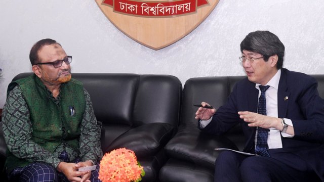 Japanese Ambassador calls on DU VC - Dainikshiksha