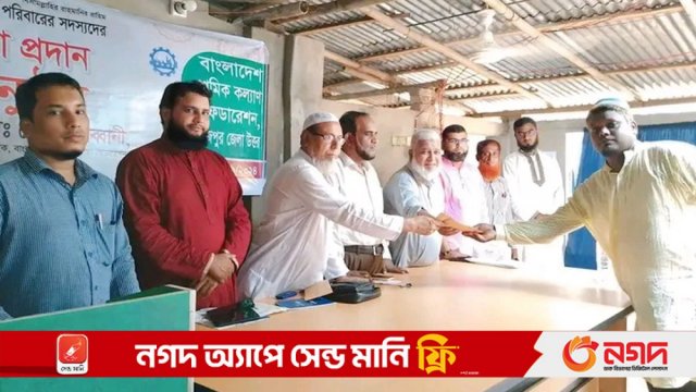 দিনাজপুরে ছাত্র আন্দোলনে শহীদ পরিবারের সদস্যদের আর্থিক সহায়তা - দৈনিকশিক্ষা