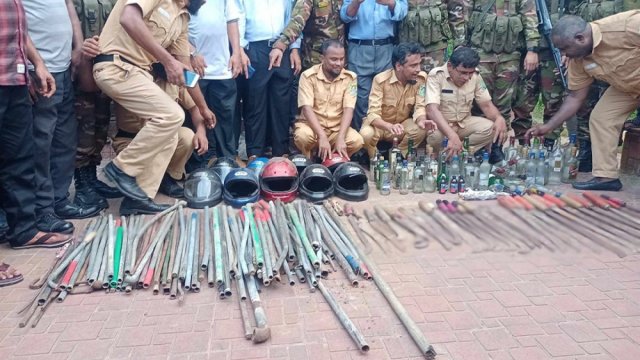 সিকৃবিতে সেনাবাহিনীর অভিযানে দেশীয় অ*স্ত্র উদ্ধার - দৈনিকশিক্ষা