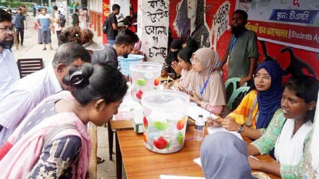 টিএসসিতে তোলা ত্রাণের টাকা খরচ হবে উত্তরবঙ্গের বন্যায়