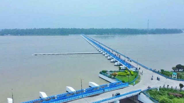 Water Development Board opens 44 gates of Teesta barrage as river swells - Dainikshiksha