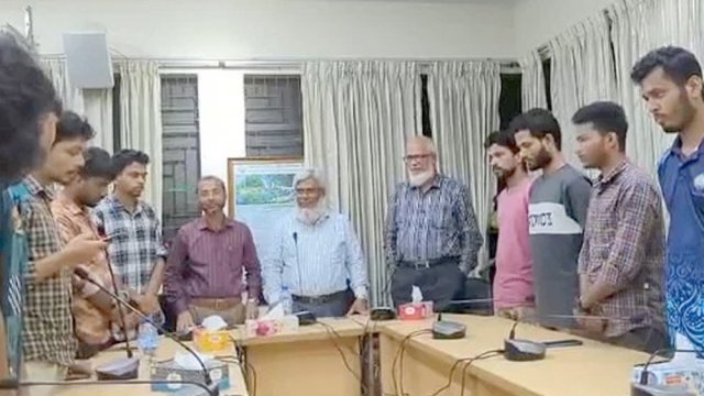 শাবিপ্রবির উপ-উপাচার্য ও কোষাধ্যক্ষকে শপথ পড়ালেন শিক্ষার্থীরা - দৈনিকশিক্ষা