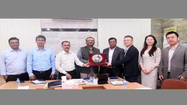 Chinese delegation calls on DU VC - Dainikshiksha