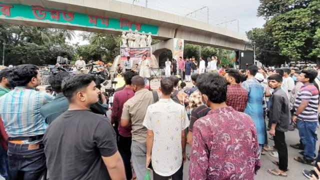 ঢাবিতে আন্দোলনে আহতদের সুচিকিৎসার দাবিতে মুমূর্ষু সমাবেশ ও মুক্তির গান