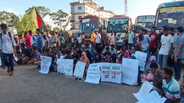 মহাসড়ক অবরোধ টেক্সটাইল ইঞ্জিনিয়ারিং শিক্ষার্থীদের - দৈনিকশিক্ষা