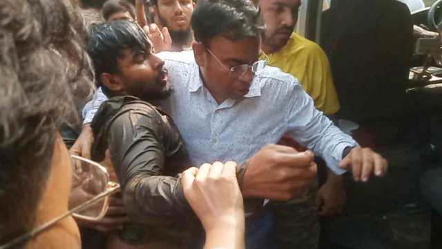 Ex-BCL leader Alim beaten up by IU Students - Dainikshiksha