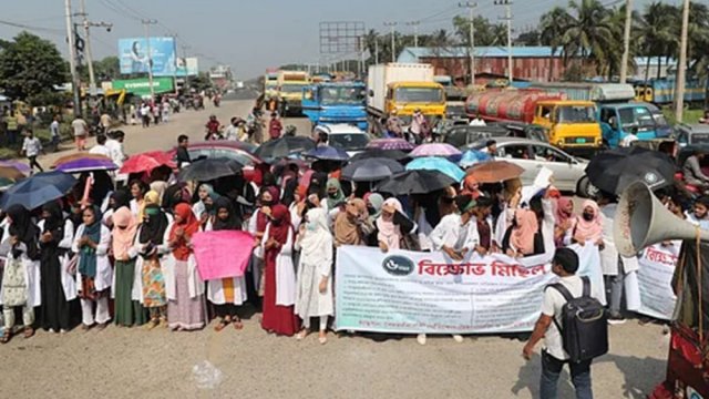 ঢাকা-চট্টগ্রাম মহাসড়ক অবরোধ আইএইচটি শিক্ষার্থীদের - দৈনিকশিক্ষা