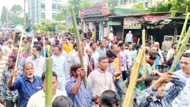 রংপুরে সারজিস, লাঠি হাতে বিক্ষোভ জাতীয় পার্টির - দৈনিকশিক্ষা