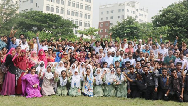 মাইলস্টোন কলেজে শতভাগ পাস, ২ হাজার জিপিএ-৫ - দৈনিকশিক্ষা