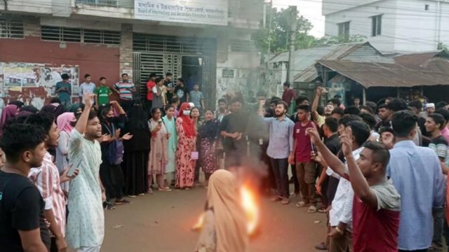 বৈষম্যহীন ফল দাবি: ১০ ঘণ্টা পর মুক্ত ময়মনসিংহ বোর্ডের চেয়ারম্যান - দৈনিকশিক্ষা