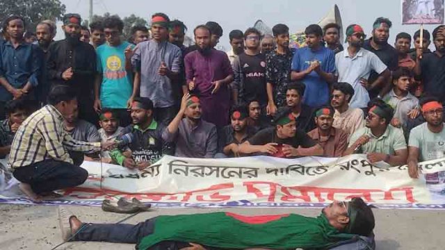 Students block Rangpur-Dinajpur highway, demand advisers from northern districts