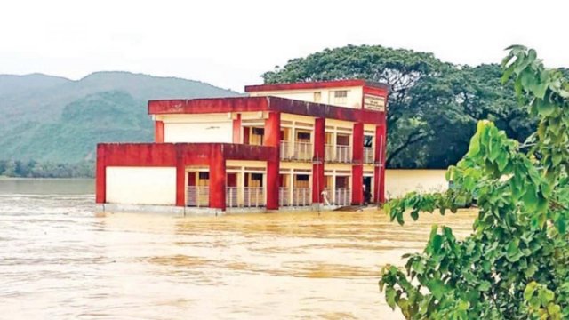 শতাধিক বিদ্যালয় পানিবন্দি কলমাকান্দায়