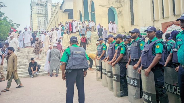 জুমার নামাজ ঘিরে বায়তুল মোকাররমে নিরাপত্তা ব্যবস্থা জোরদার - দৈনিকশিক্ষা