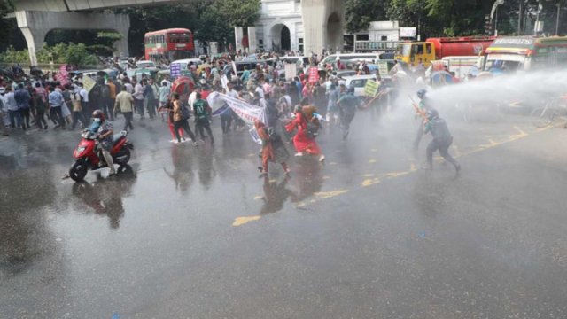 Police baton-charge protesting job seekers near Shikkha Bhaban