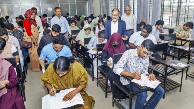 সমন্বিত ভর্তি পরীক্ষা চালু রেখেই সংকট দূর করা হোক