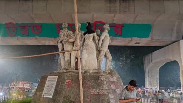 DU to probe incident of hijab being placed on Raju sculpture - Dainikshiksha