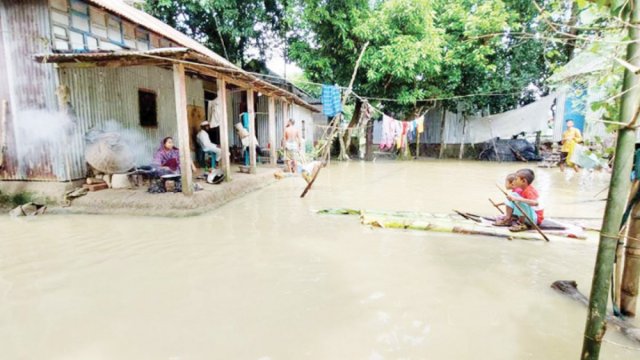 ময়মনসিংহে বন্যার অবনতি: বিদ্যালয়গুলো এখন আশ্রয়কেন্দ্র - দৈনিকশিক্ষা