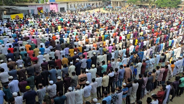 দুর্ঘটনায় নিহত তিন শিক্ষার্থীর একসঙ্গে জানাজা