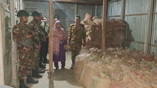 শিক্ষকের বাড়ি খেকে সাড়ে ৫ হাজার কেজি সরকারি চাল উদ্ধার