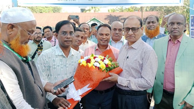 পাঠ্যবই নির্ভুল করা হচ্ছে: গণশিক্ষা উপদেষ্টা