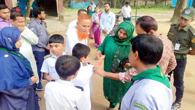 মণিরামপুরে অর্ধশত শিক্ষার্থী হাসপাতালে - দৈনিকশিক্ষা