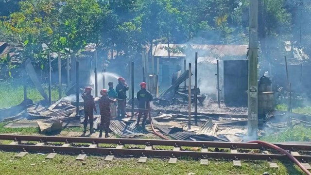 চট্টগ্রাম বিশ্ববিদ্যালয় স্টেশনে শিক্ষার্থীদের দোকানে আ*গুন - দৈনিকশিক্ষা