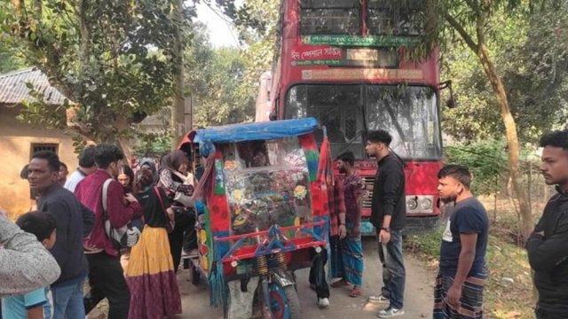 3 IUT students die, 15 injured as picnic bus electrocuted in Gazipur