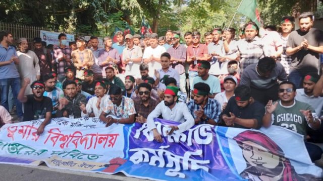 Titumir college students boycott classes, demand university status