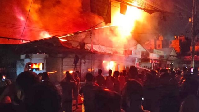 Devastating fire at Mohammadpur Krishi Market - Dainikshiksha